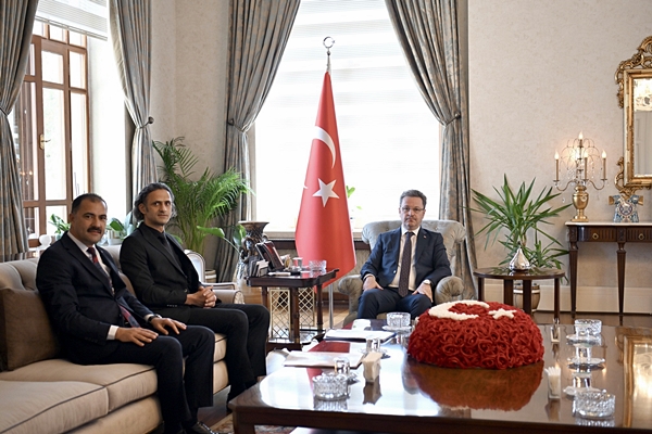 Demirci Kaymakamı Adem Kaya ve Demirci Belediye Başkanı Erkan Kara, Manisa Valimiz Enver Ünlü'yü ziyaret etti.